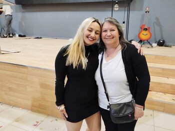 Un familiar de las víctimas