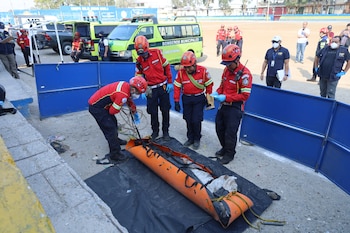 El informe del INACIF precisó que Jorge Mario González Buezo murió por un fuerte trauma de tórax que comprometió órganos vitales como el corazón y los pulmones. (Cortesía: Bomberos Municipales)