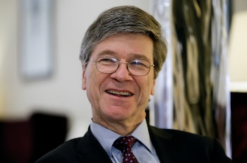 El Plan de Estabilización en Bolivia de 1985 fue diseñado con la asesoría clave del economista Jeffrey Sachs, Incluyó liberalización de precios (especialmente combustibles) y ajuste fiscal drástico (Foto: Reuters)