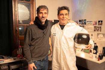 Hilda Lizarazu y Juan Rosasco en su nuevo videoclip, "Astronauta"