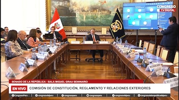 Senadores de oposición abandonan la Comisión de Constitución por cuestionado manejo de Carlos Mesía