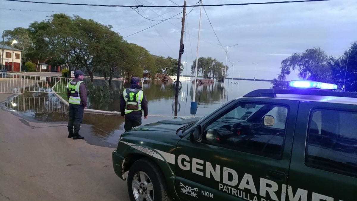 Efectivos colaboran en tareas de asistencia y prevención en localidades correntinas (Fuente: Agencia Federal de Emergencias)