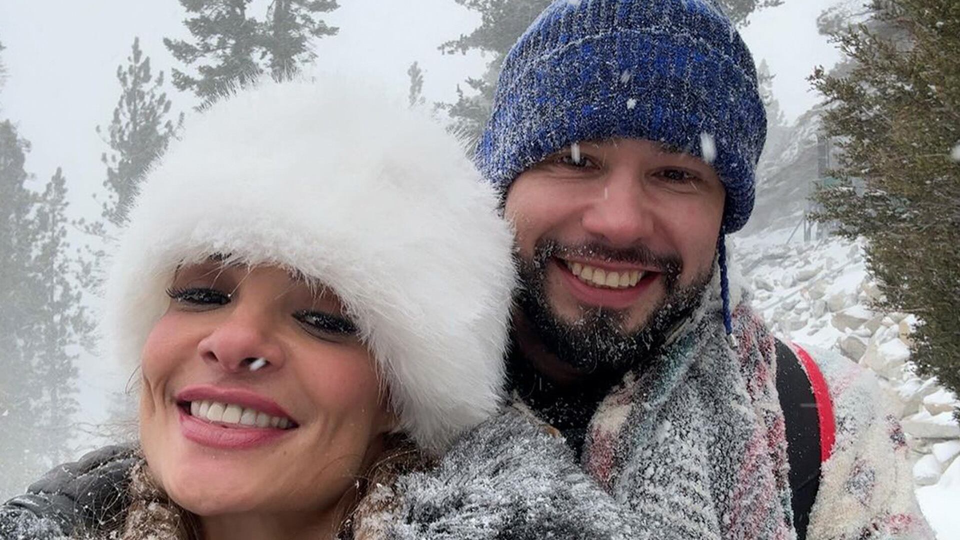Alma Cero y su esposo se cambiaron el color de sus ojos.Foto:IG @alma_cero
