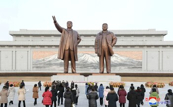 Estatuas de los fallecidos líderes