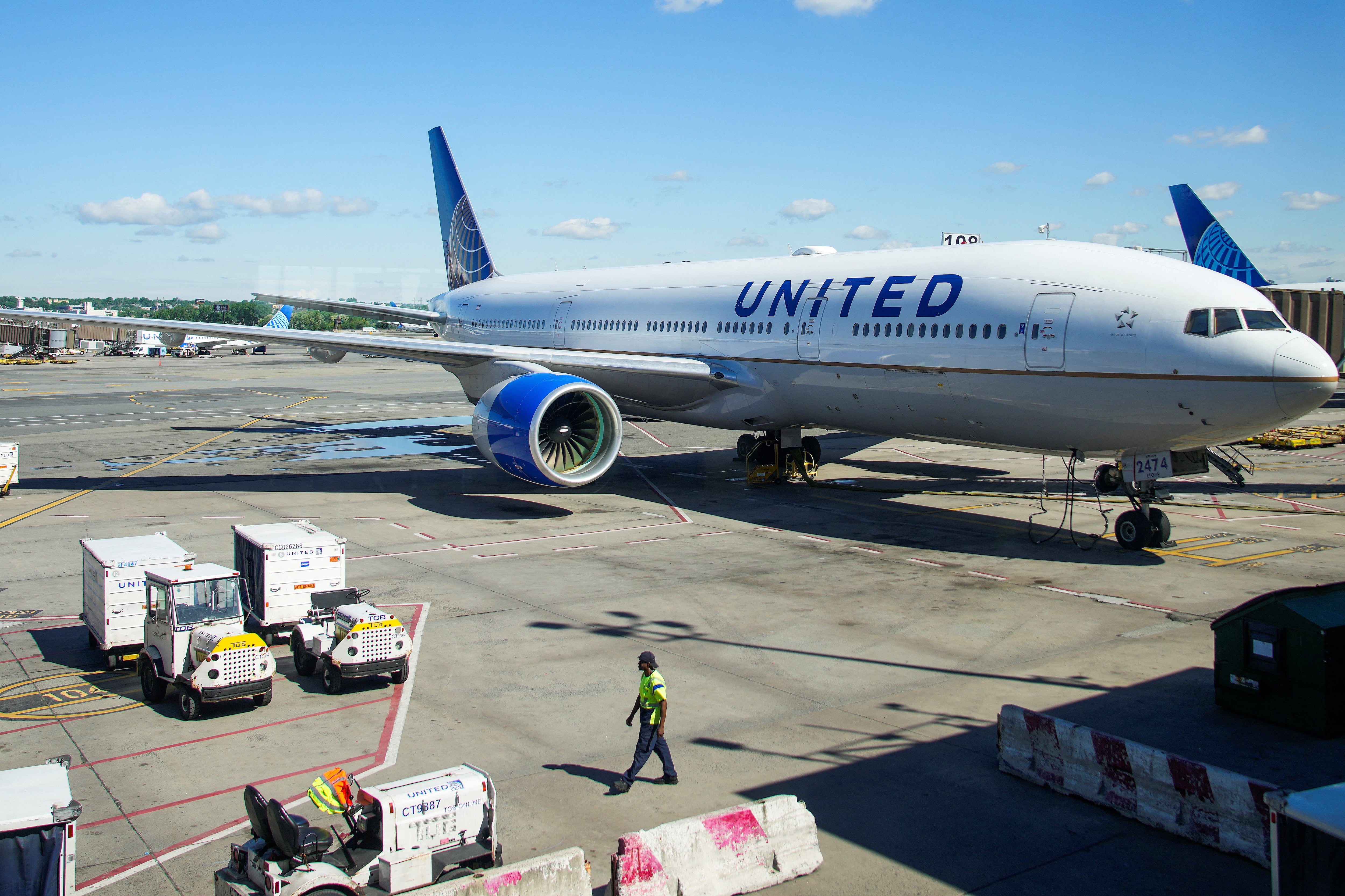 El vuelo de United Airlines regresó a Newark tras una alerta de seguridad por el nombre sospechoso de un dispositivo Bluetooth detectado a bordo (REUTERS)