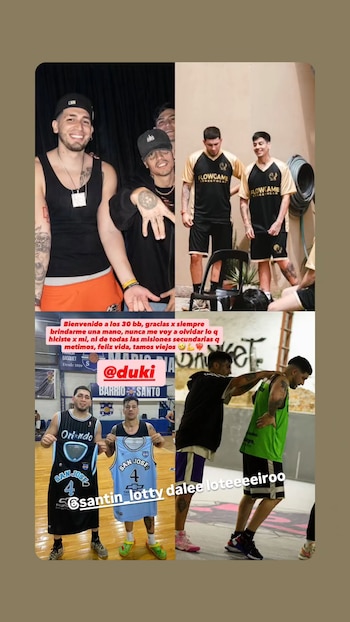 Collage de cuatro fotografías. Duki aparece con amigos en un salón, al aire libre y en una cancha de baloncesto, posando con camisetas deportivas