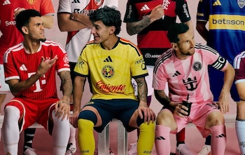 (@adidasfootball)