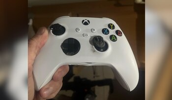 La consola evitó que un jugador se golpeara la espalda y la cabeza en un accidente. (Reddit)