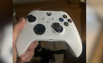 La consola evitó que un jugador se golpeara la espalda y la cabeza en un accidente. (Reddit)