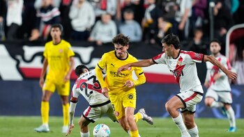 (Crónica) Stuani rescata al Girona en Vallecas y desciende al Oviedo