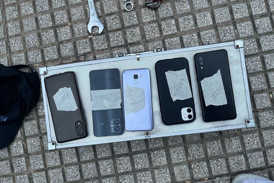 Los celulares secuestrados por la Policía de la Ciudad