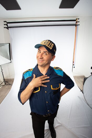 El Oficial Gordillo debuta el