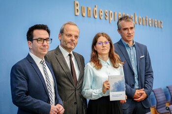 Desde la izquierda, Daniel Botmann,