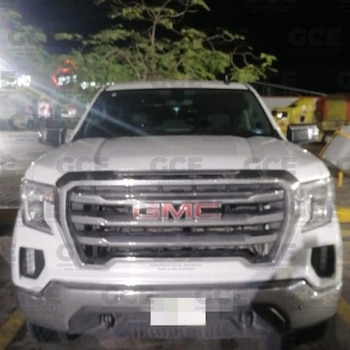 Las autoridades aseguraron una camioneta