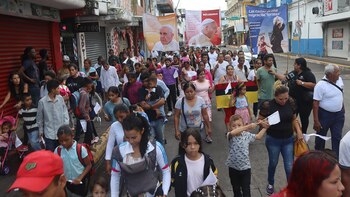 Migrantes realizan procesión en sur