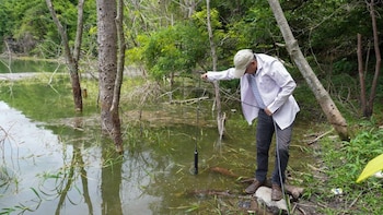 El monitoreo de la Universidad de El Salvador evalúa riesgos de cianobacterias en dos lagunas de San Vicente