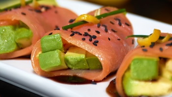 Canapés de salmón y aguacate