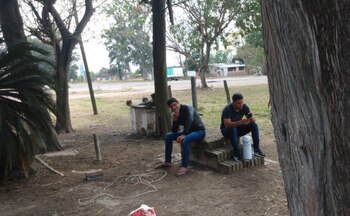 Mauro Ledesma junto a otro