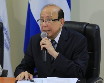 En la imagen el comisionado