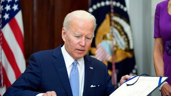 Joe Biden indultó a militares