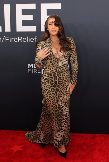 Kali Uchis, cantante, y un diseño de Roberto Cavalli