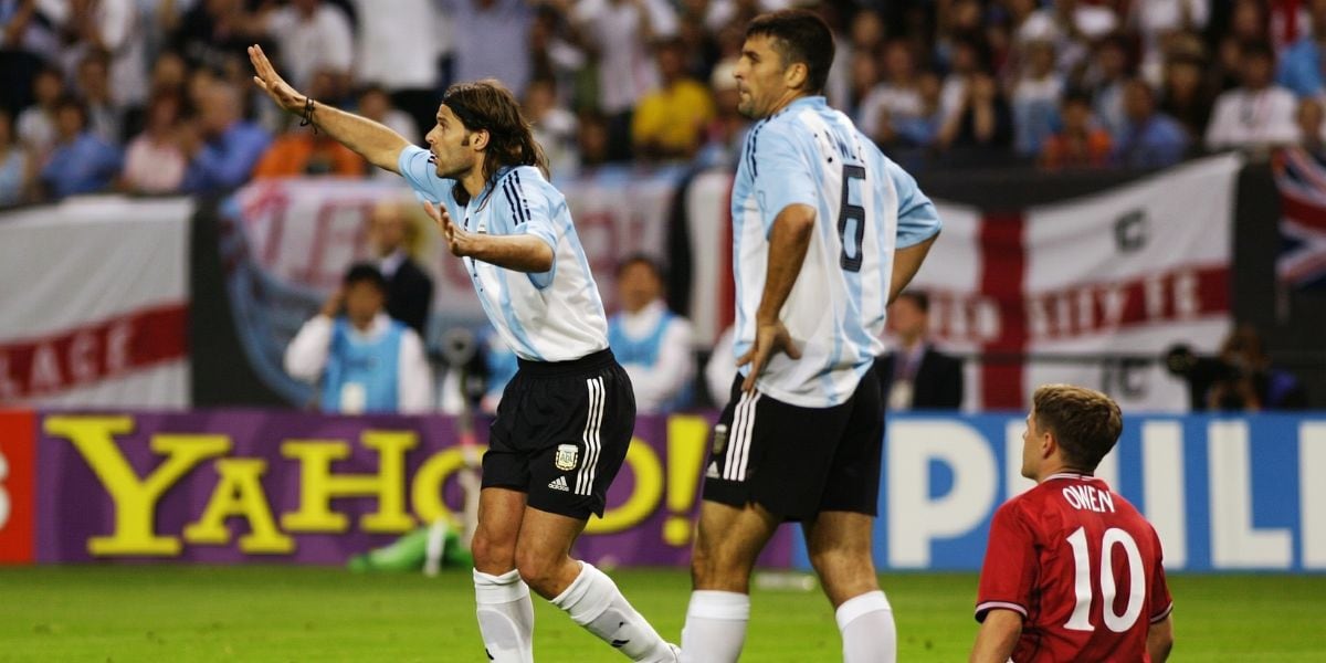 Mauricio Pochettino recordó la polémica jugada del penal a Michael Owen en el Mundial 2002 (Facebook)