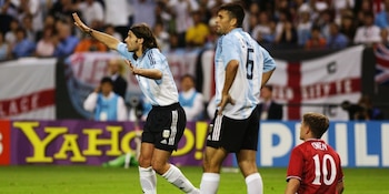 Mauricio Pochettino recordó la polémica jugada del penal a Michael Owen en el Mundial 2002 (Facebook)