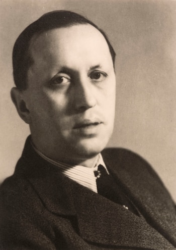El escritor checho Karel Čapek,