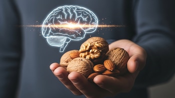Salud cerebral: por qué las nueces tendrían una ventaja clave frente a las almendras, según investigaciones recientes