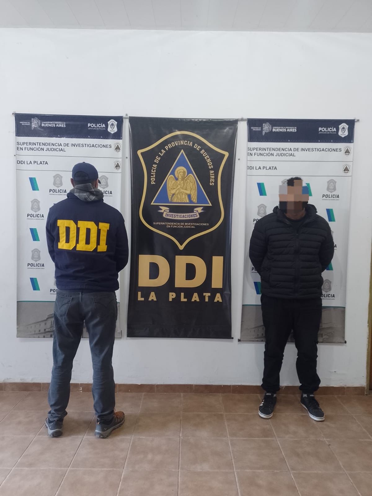 El hombre detenido es un ciudadano dominicano de 35 años que manejaba una app de viajes (Foto: Policía bonaerense)