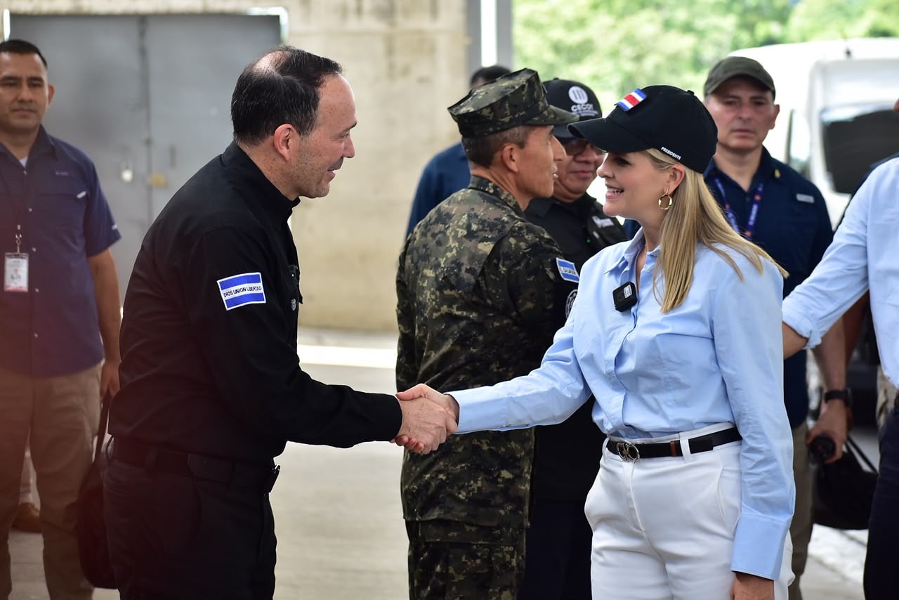 La visita de Fernández al CECOT ocurrió dos días después de la inauguración en Costa Rica del Centro de Alta Contención contra el Crimen Organizado, una cárcel que tomó como referencia la infraestructura salvadoreña. (Infobae Centroamérica/Emerson Del Cid)