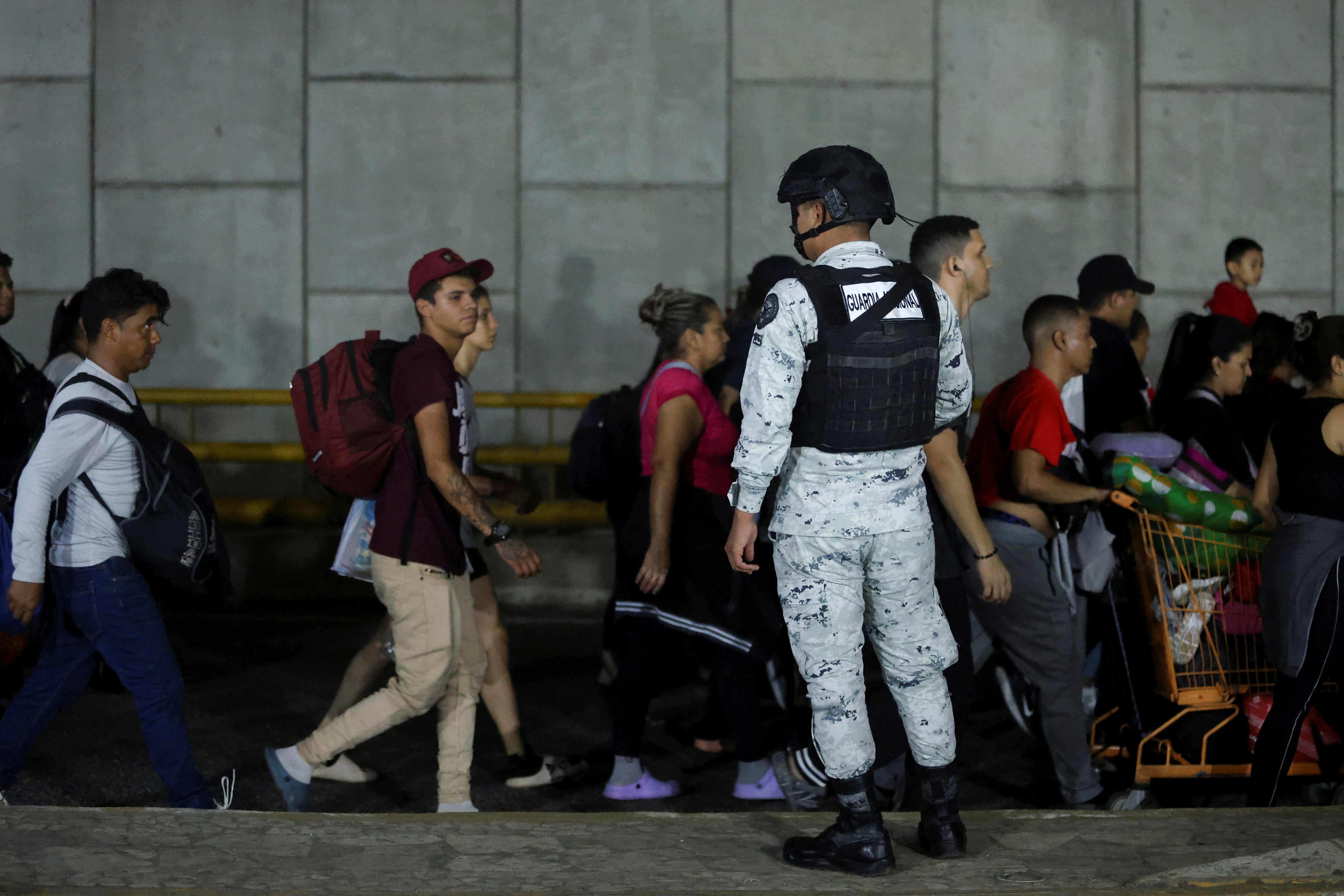 Migrantes caminan en caravana rumbo a la frontera norte con Estados Unidos en Tapachula, México, el 26 de enero de 2025. REUTERS/Damian Sanchez