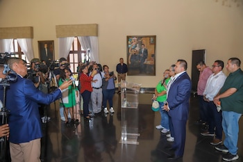 Las negociaciones abordarán el presupuesto y el incremento salarial docente. (FOTO: Presidencia de Honduras)