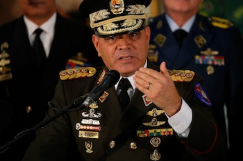 El ministro de Defensa del