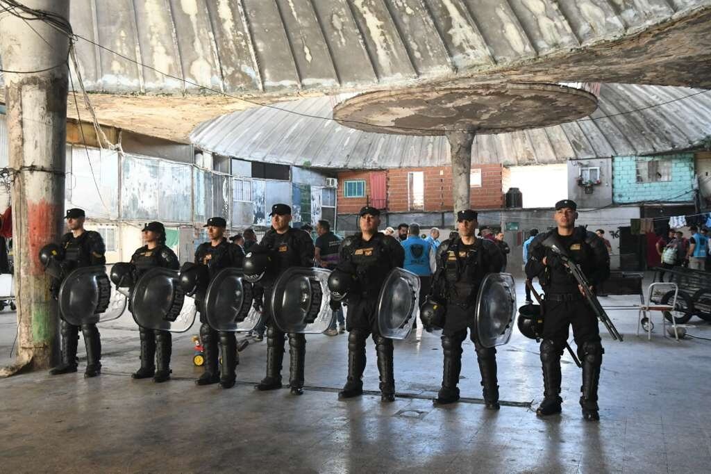 El operativo en la 'Galería del terror' involucró a la Policía de la Ciudad, Bomberos y organismos municipales para liberar un inmueble emblemático de la zona sur