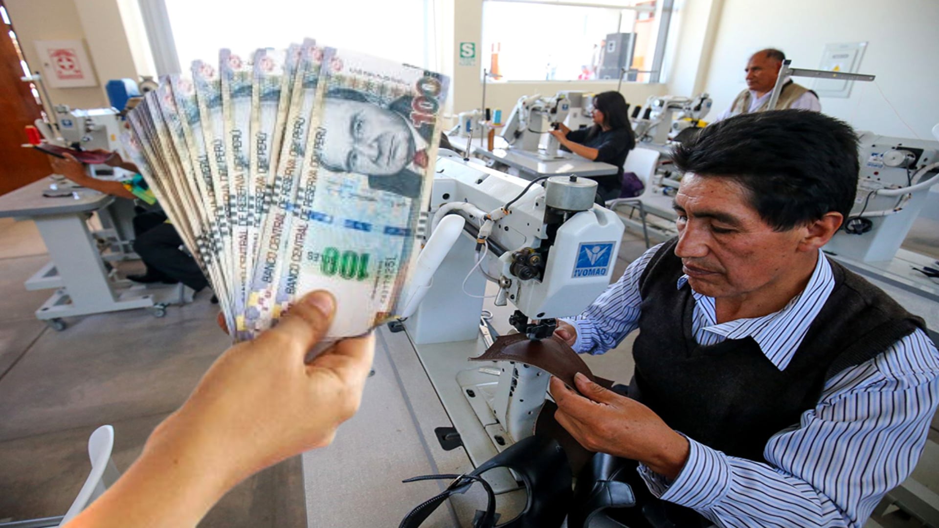 Las expectativas salariales crecen según el nivel de experiencia. Por ejemplo, los jefes o supervisores piden, en promedio, un sueldo de S/5.364. Foto: composición Infobae Perú/IPE