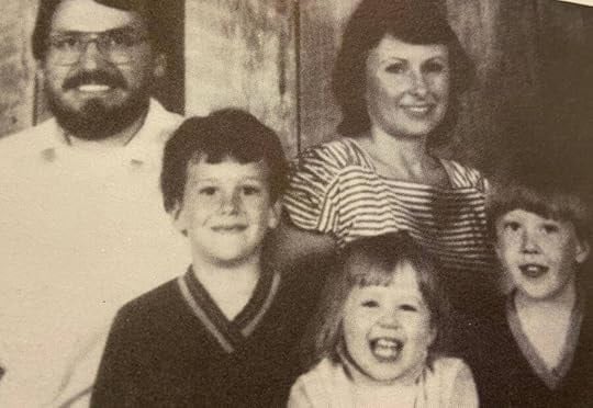 Mike y Teresa Shook junto a sus hijos: un retrato de la felicidad familiar poco antes de cruzarse en el camino del
