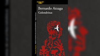 Portada del libro "Golondrinas" de Bernardo Atxaga. Fondo oscuro con silueta humana en rojo formada por motivos vegetales y una golondrina blanca en el rostro