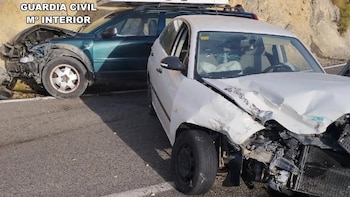 Detenido tras arrollar a dos guardias civiles y colisionar con otro coche en la A-348