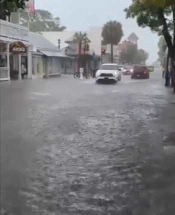 El Centro de Predicción Meteorológica asignó un nivel 2 de riesgo de inundaciones repentinas para el noroeste del estado durante el fin de semana (Captura Fox Weather)