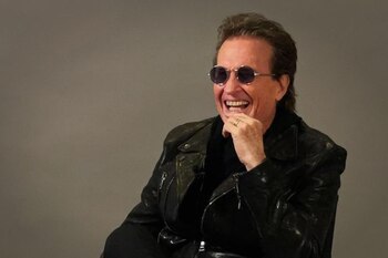 Emmanuel inició su carrera en