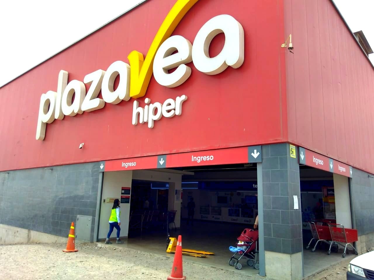Plaza Vea se quedó con el segundo lugar al concentrar 21,0% de las preferencias, por encima del 18,5% alcanzado por la cadena en 2025. Foto: Prensa Regional