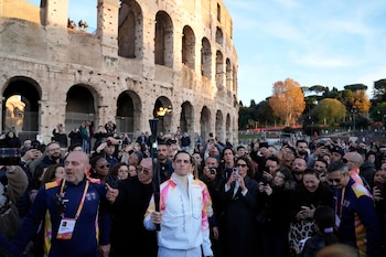 Un montón de gente por