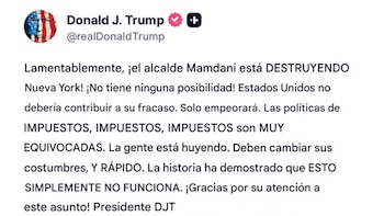 Captura de pantalla de un tuit de Donald J. Trump con su foto de perfil. El mensaje critica al "alcalde Mamdani" y sus "políticas de IMPUESTOS"