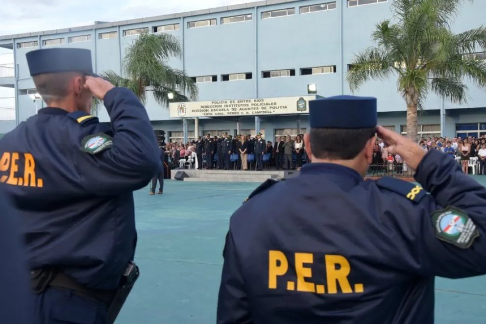 Tras identificarse al alumno, se ordenó un allanamiento en su vivienda