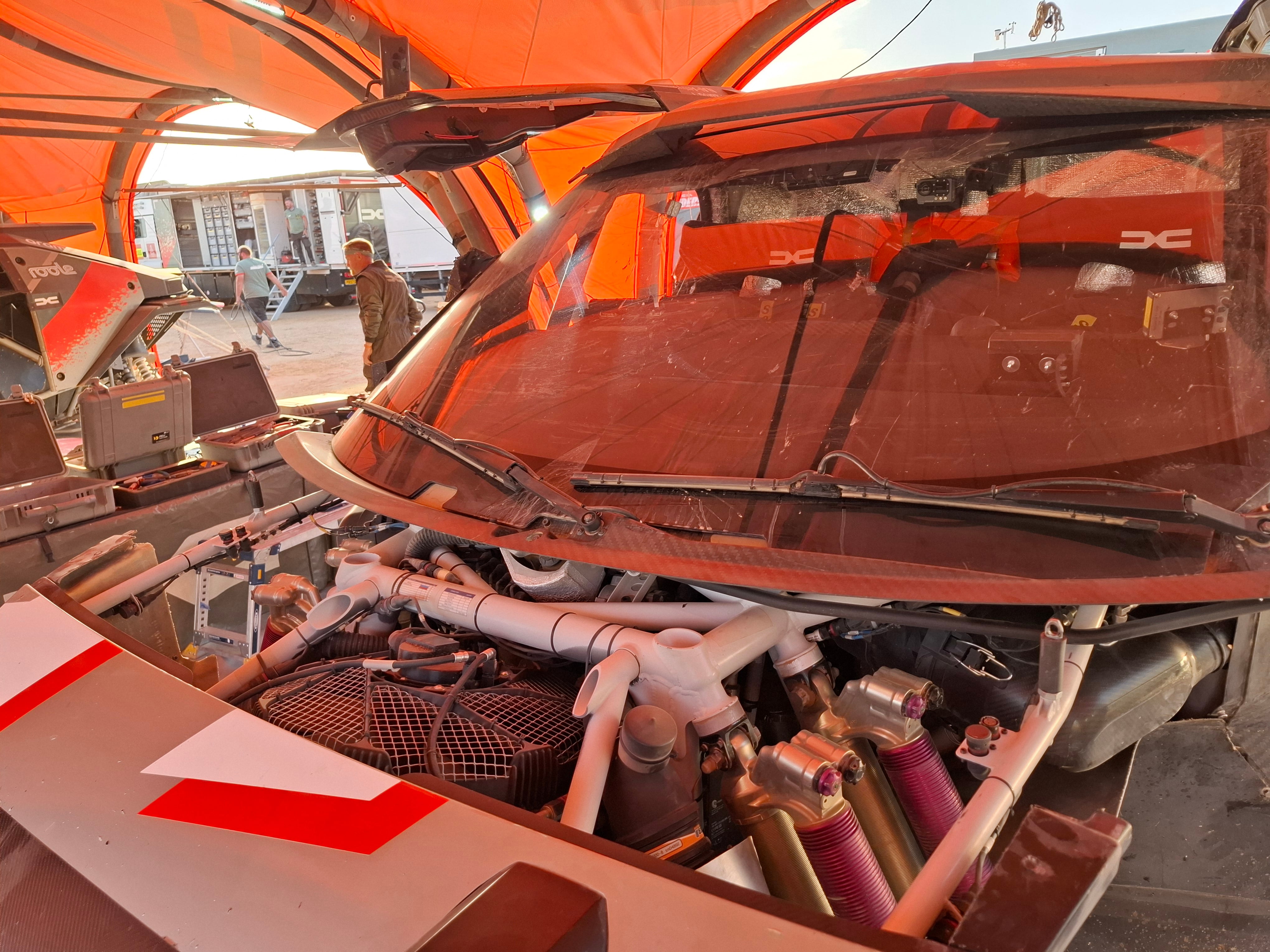 El motor V6 es en base a un Nissan Z