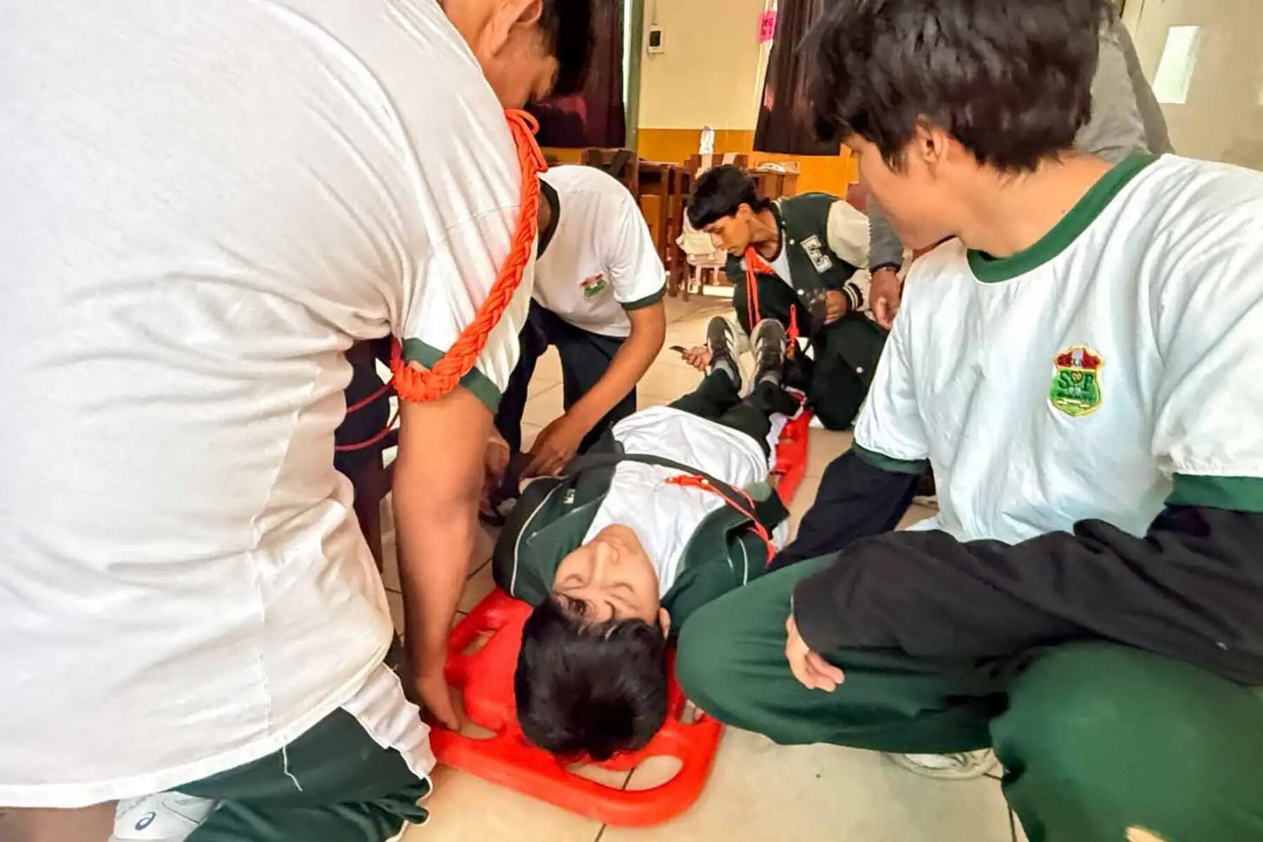 Simulacro en colegios - Andina