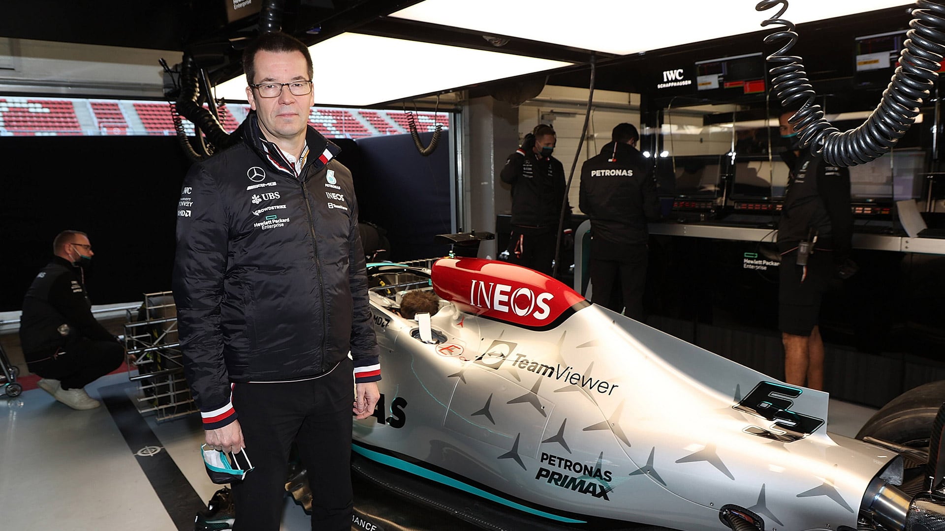 Mike Elliott formó parte de la era dorada de Mercedes, en la que logró ocho títulos al hilo del Campeonato de Constructores (2014 a 2021) y siete en el plano de pilotos (6 de Lewis Hamilton y 1 de Nico Rosberg)
