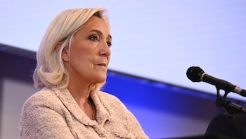 La Justicia de Francia condena a tres años de prisión y 15 meses de inhabilitación a Marine Le Pen