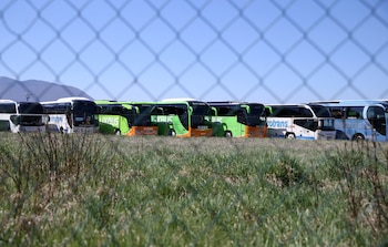 Autobuses de distintas empresas aparcados